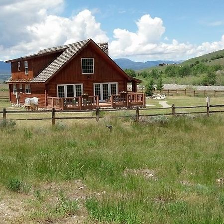 Montana Spirit Guest Lodge Cliff Lake Екстер'єр фото