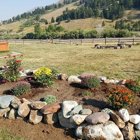Montana Spirit Guest Lodge Cliff Lake Екстер'єр фото