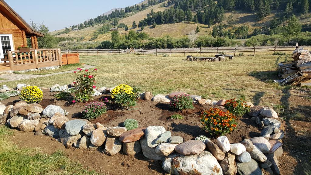 Montana Spirit Guest Lodge Cliff Lake Екстер'єр фото